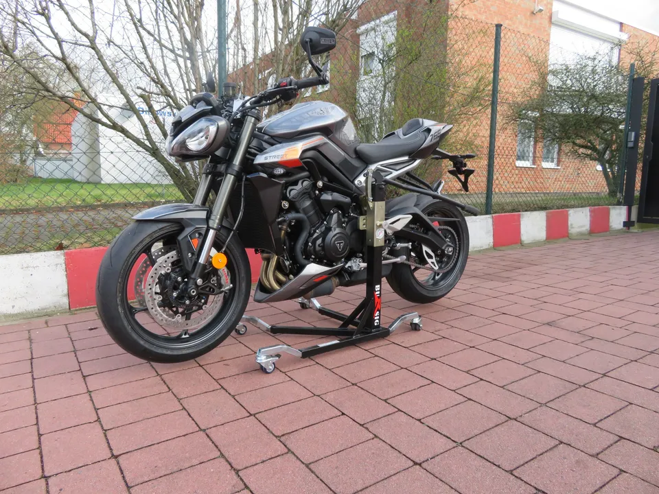 bursig-zentralst-nder-triumph-street-triple-765-rs-schwarz-rollen image 1