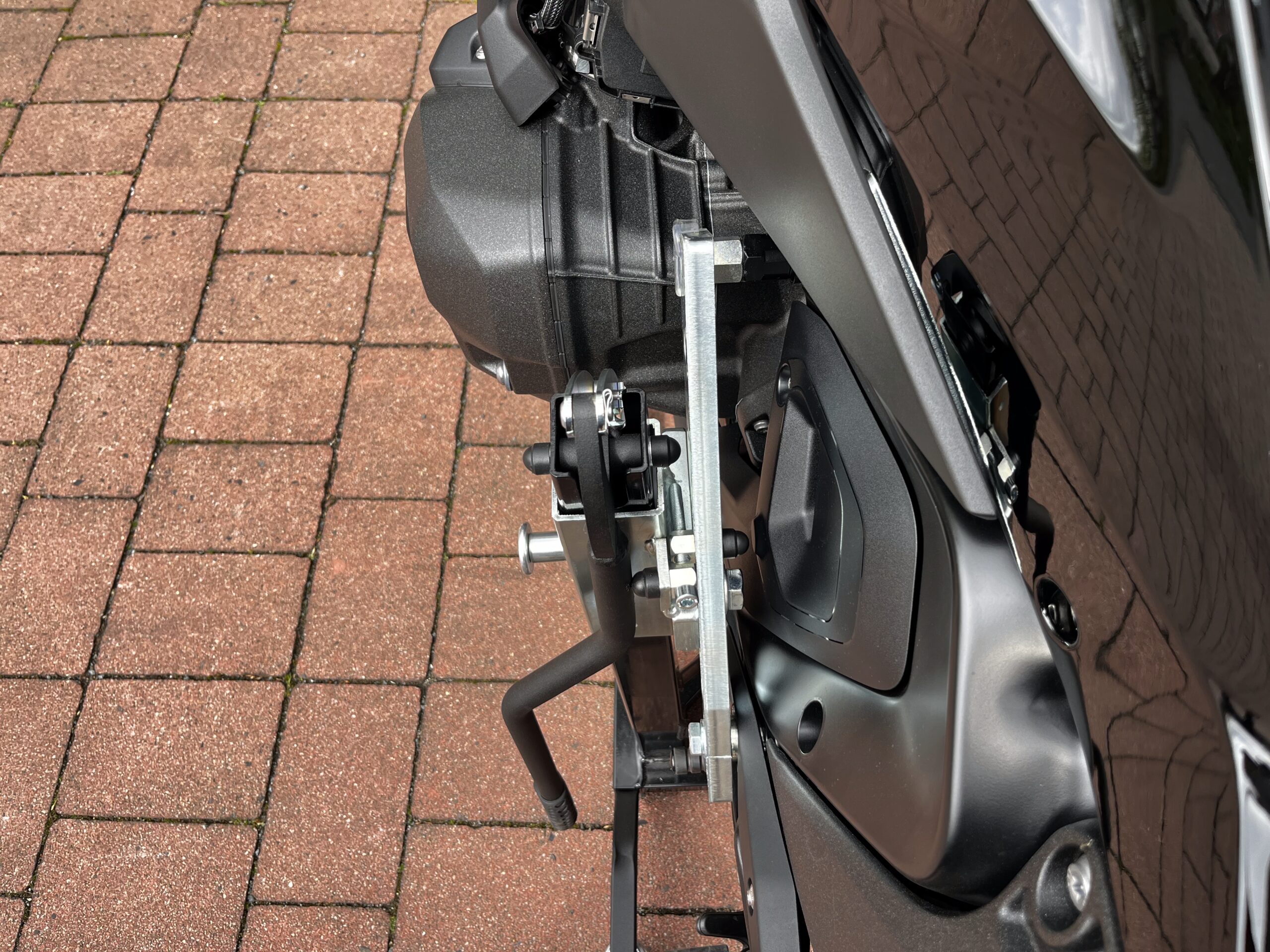 bursig-zentralst-nder-bmw-r1300r-r1300rs-montagest-nder image 5