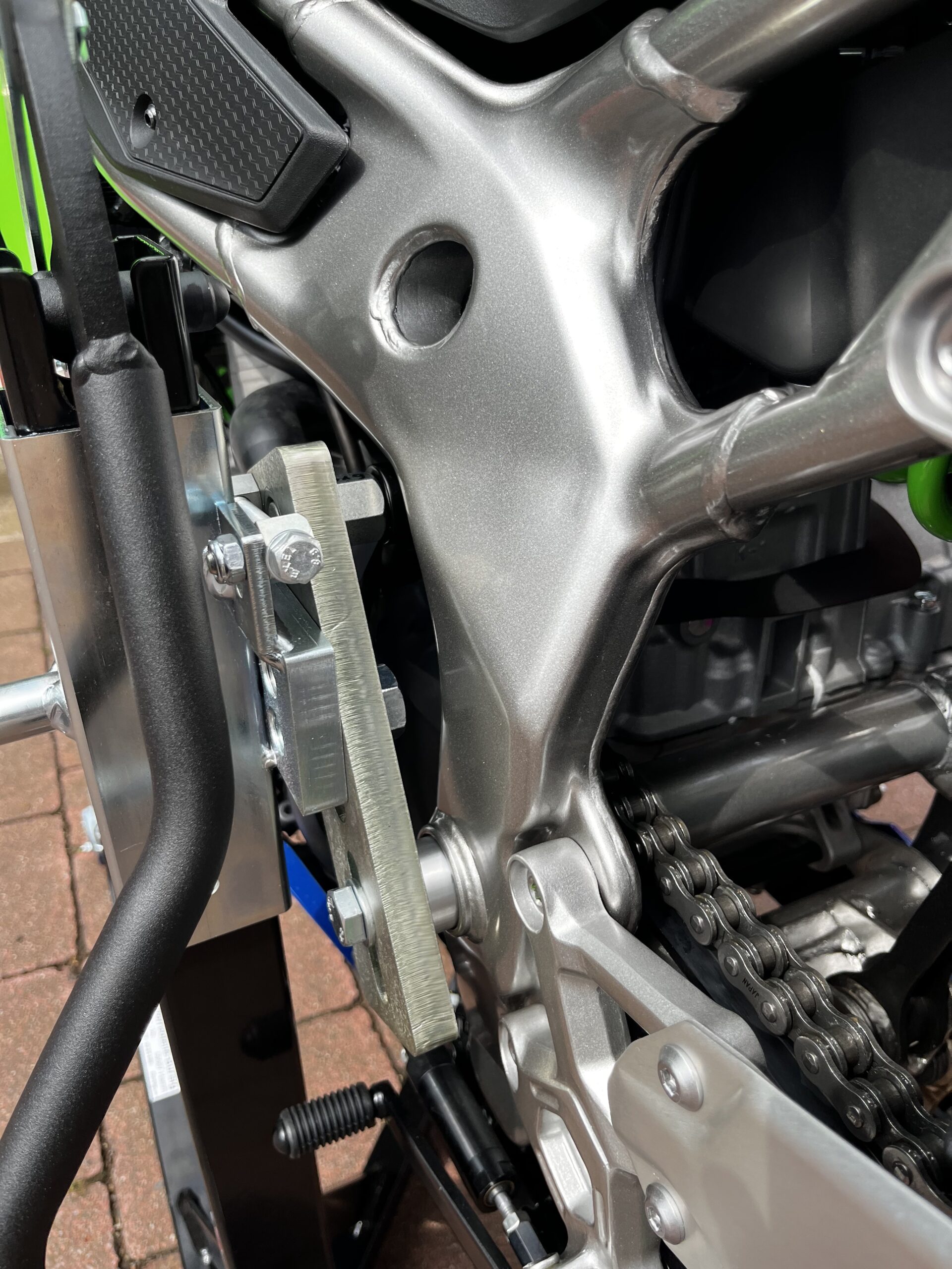 bursig-zentralst-nder-kawasaki-zx-4rr-montagest-nder-schwarz image 5
