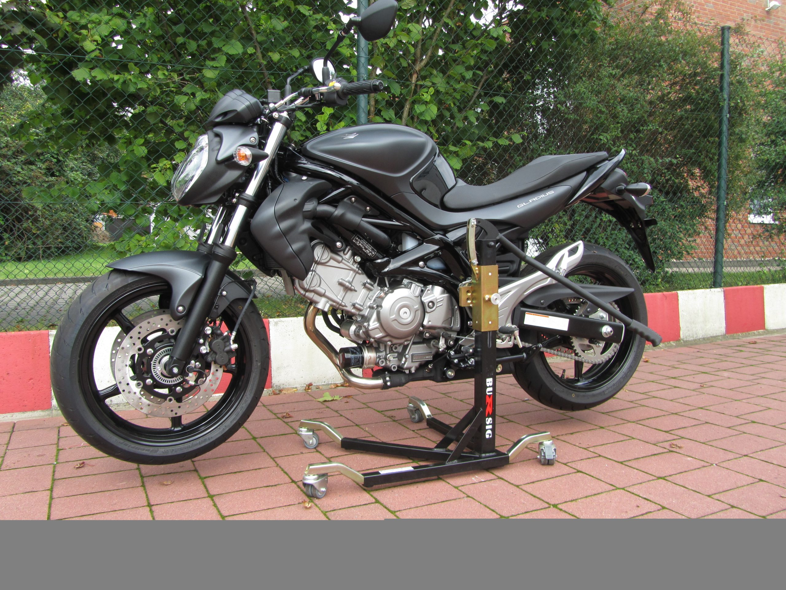 bursig-zentralst-nder-suzuki-sfv-650-gladius-2009-16-schwarz-rollen image 1