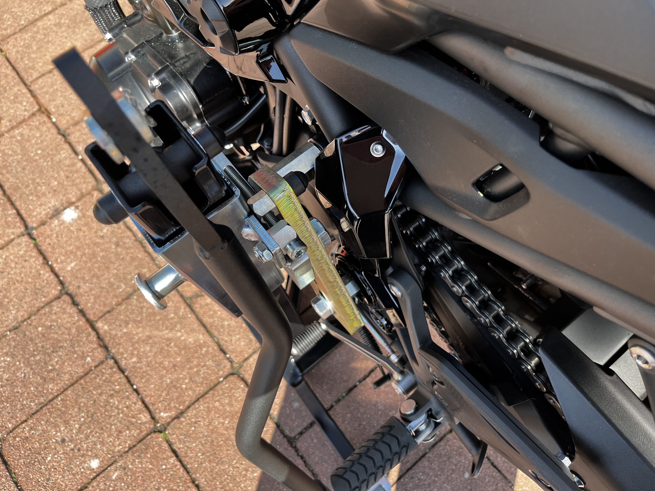 bursig-zentralst-nder-kawasaki-z900-2025-26-montagest-nder-schwarz image 5