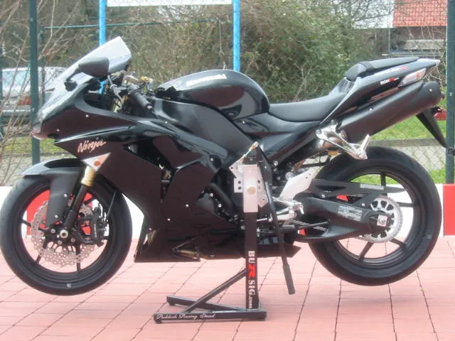 bursig-zentralst-nder-kawasaki-zx-10r-2004-07-montagest-nder image 1