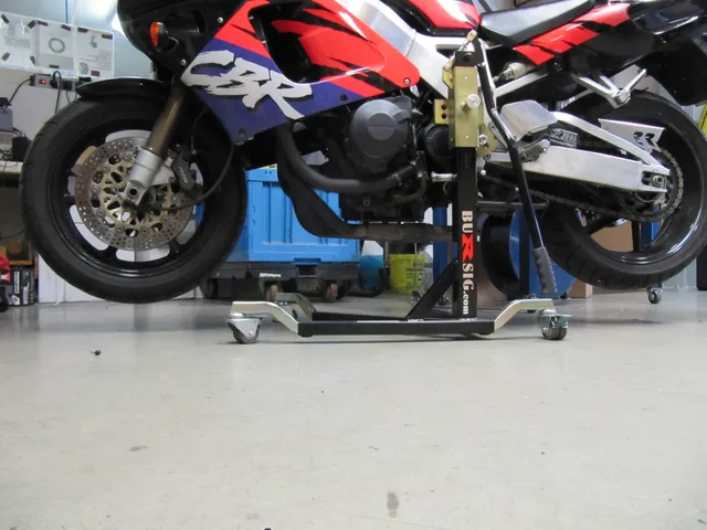 bursig-zentralst-nder-honda-cbr900rr-sc28-montagest-nder-schwarz image 1