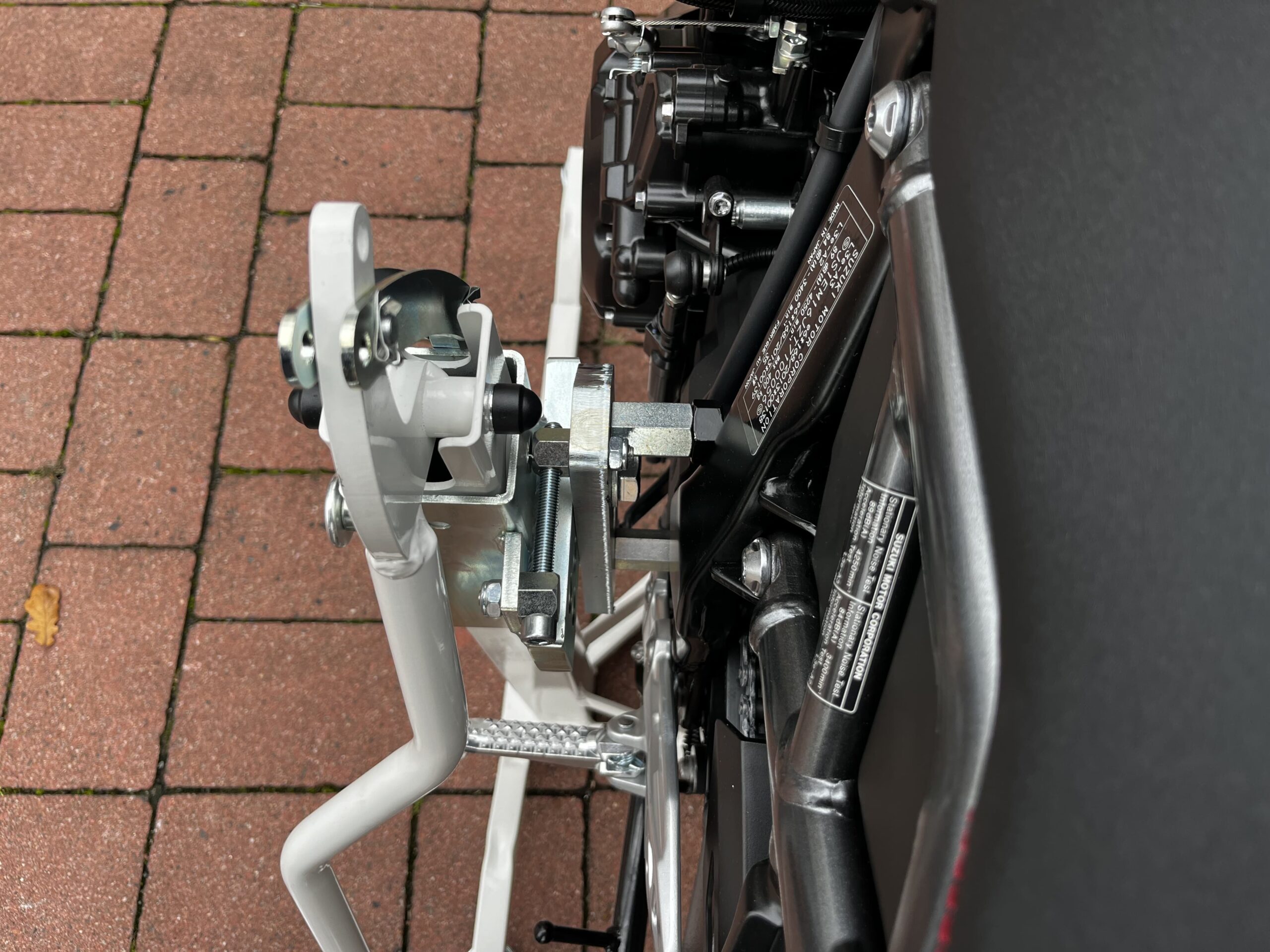 bursig-zentralst-nder-suzuki-gsx-8tt-2025-26-montagest-nder-schwarz image 5