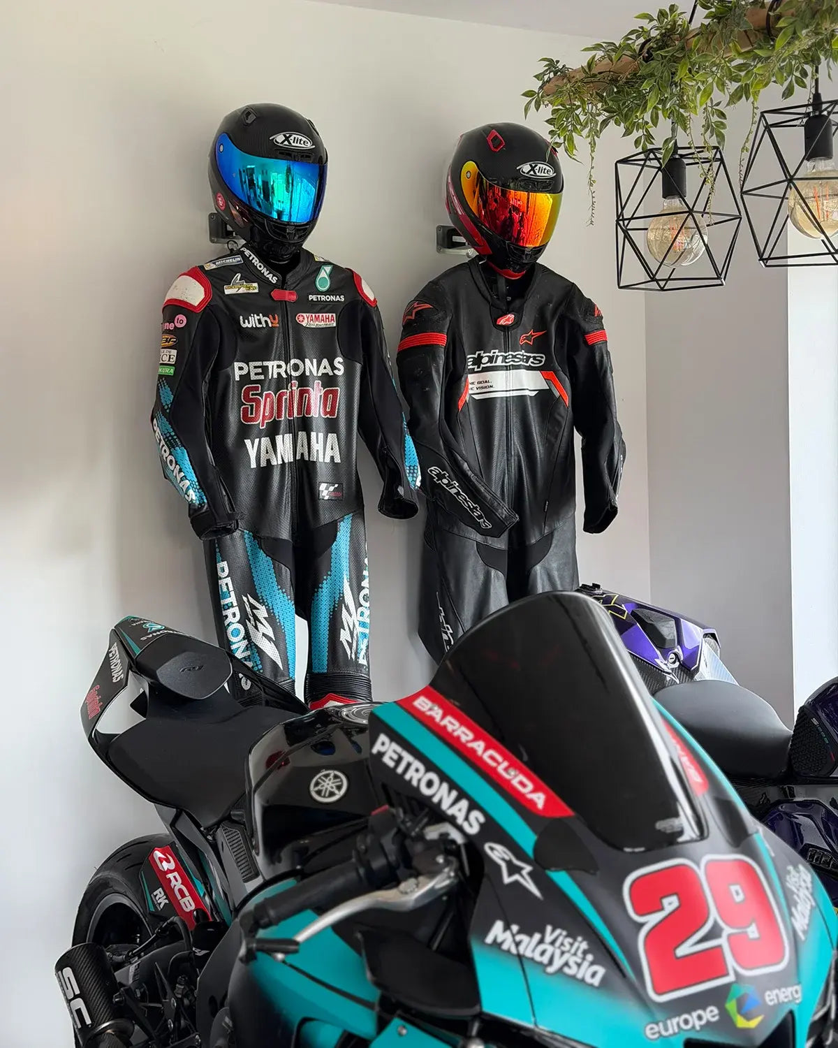 suitbase-pro-v4-midnight-black-motorrad-garderobe-aluminium image 7