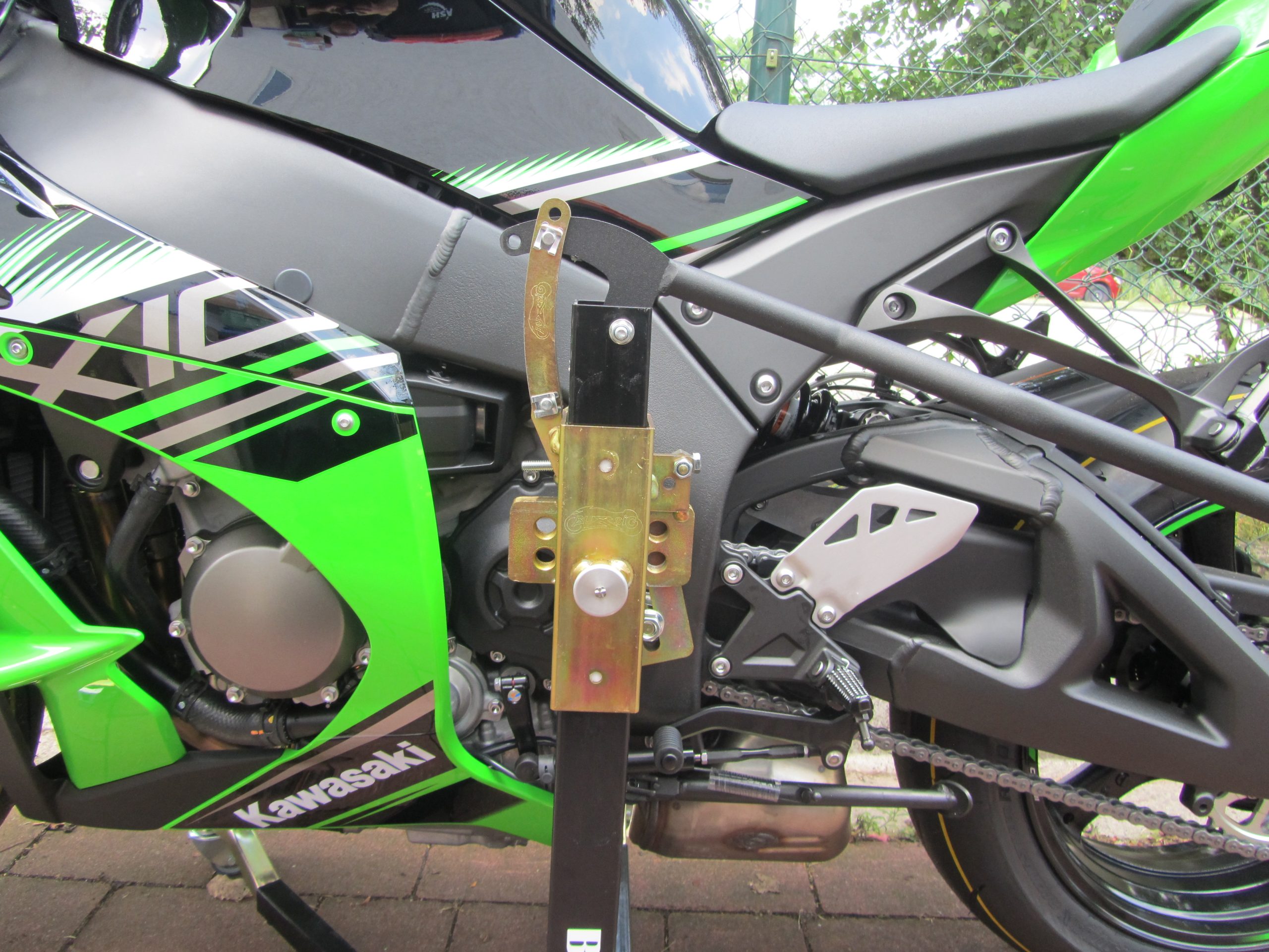 bursig-zentralst-nder-kawasaki-zx-10rr-montagest-nder-schwarz image 1