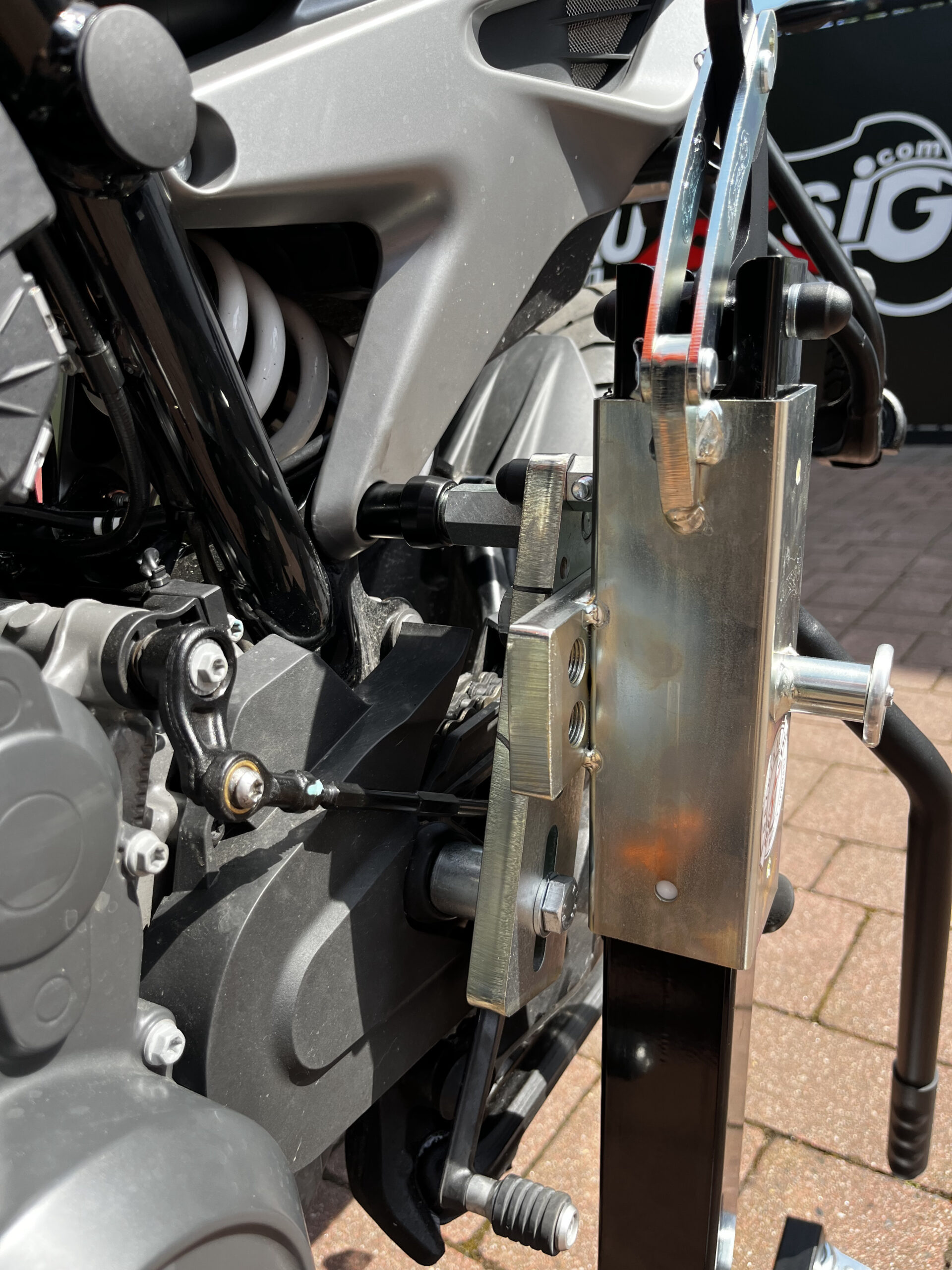 bursig-zentralst-nder-ktm-790-duke-2018-24-montagest-nder image 5