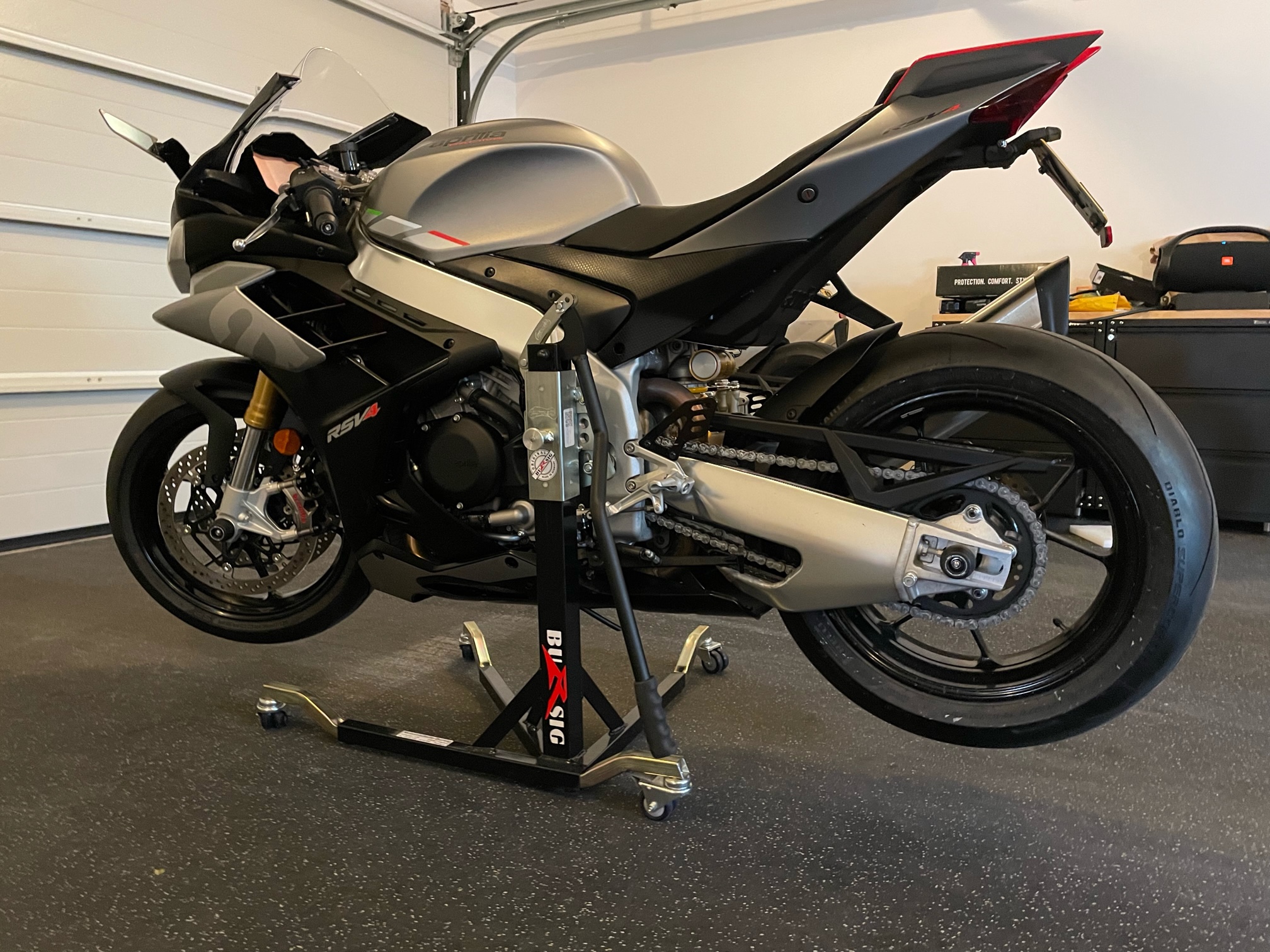 bursig-zentralst-nder-aprilia-tuono-v4-1100-factory-schwarz image 1