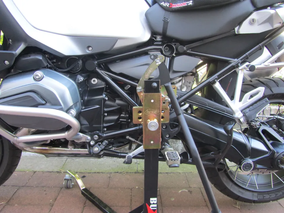 bursig-zentralst-nder-bmw-r1200gs-lc-2016-18-montagest-nder image 1