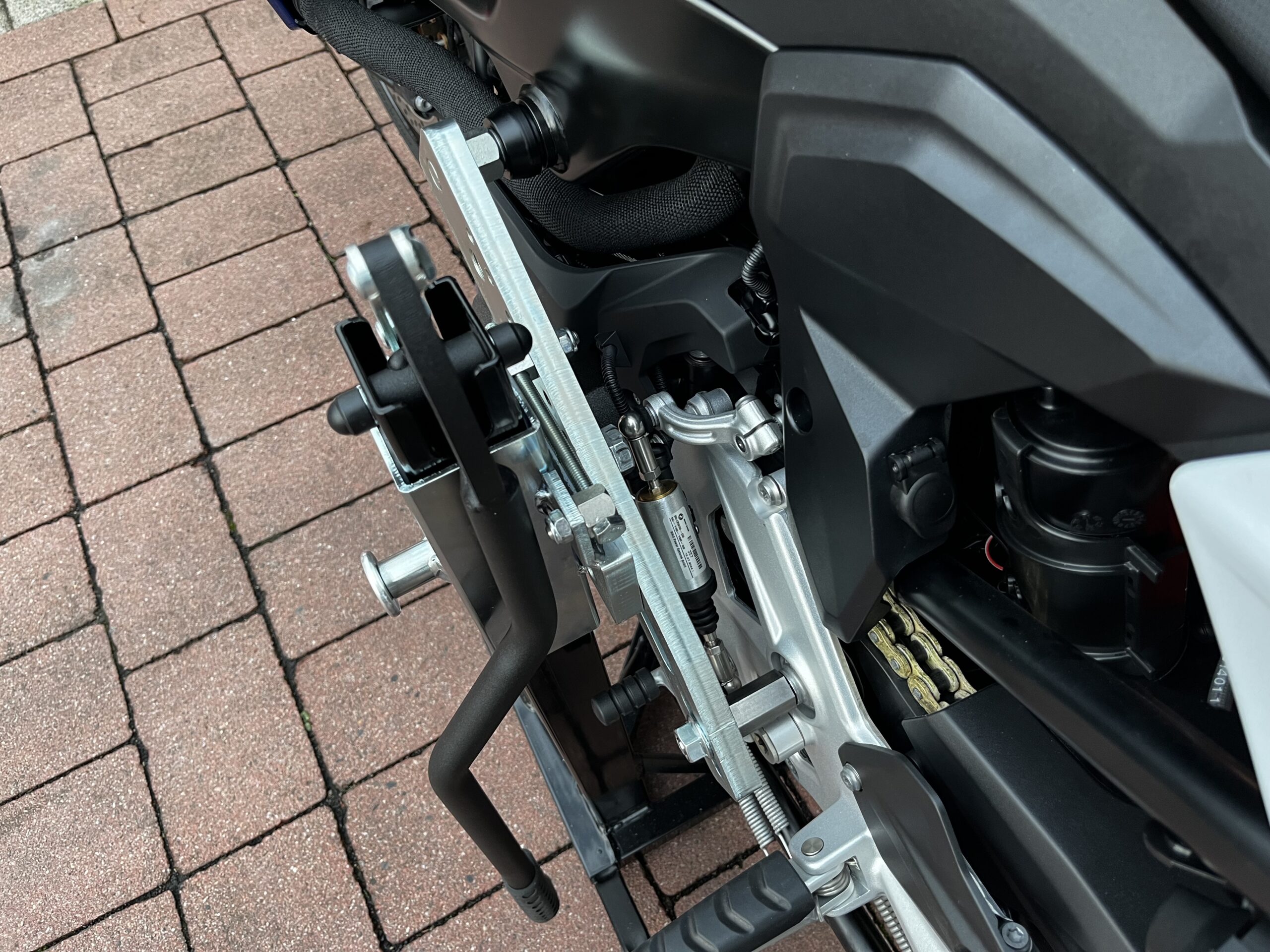 bursig-zentralst-nder-bmw-f900-r-2020-26-montagest-nder-schwarz-2 image 5