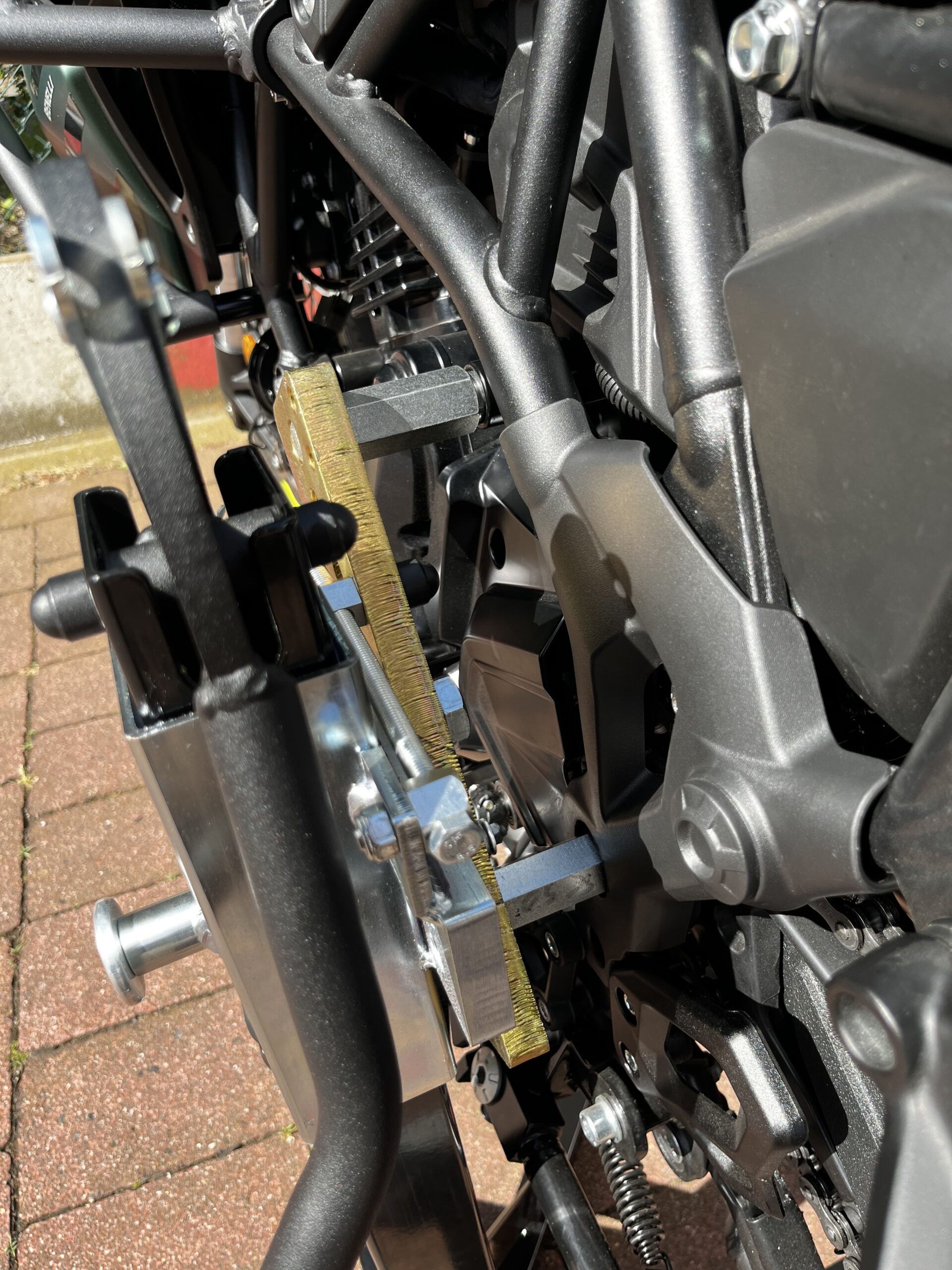 bursig-benelli-trk-702-x-2023-24-zentralst-nder-schwarz-300-kg image 5