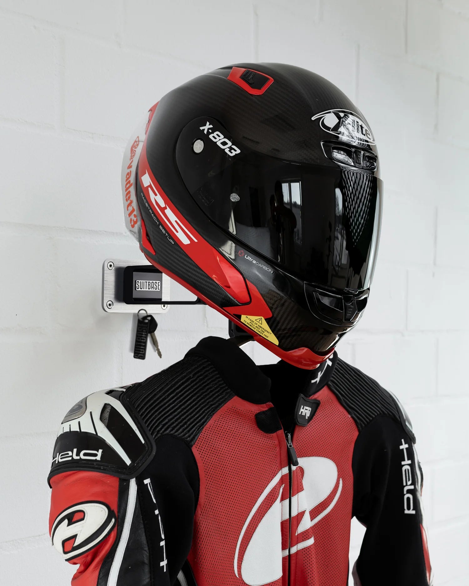 suitbase-pro-v4-midnight-black-motorrad-garderobe-aluminium image 3