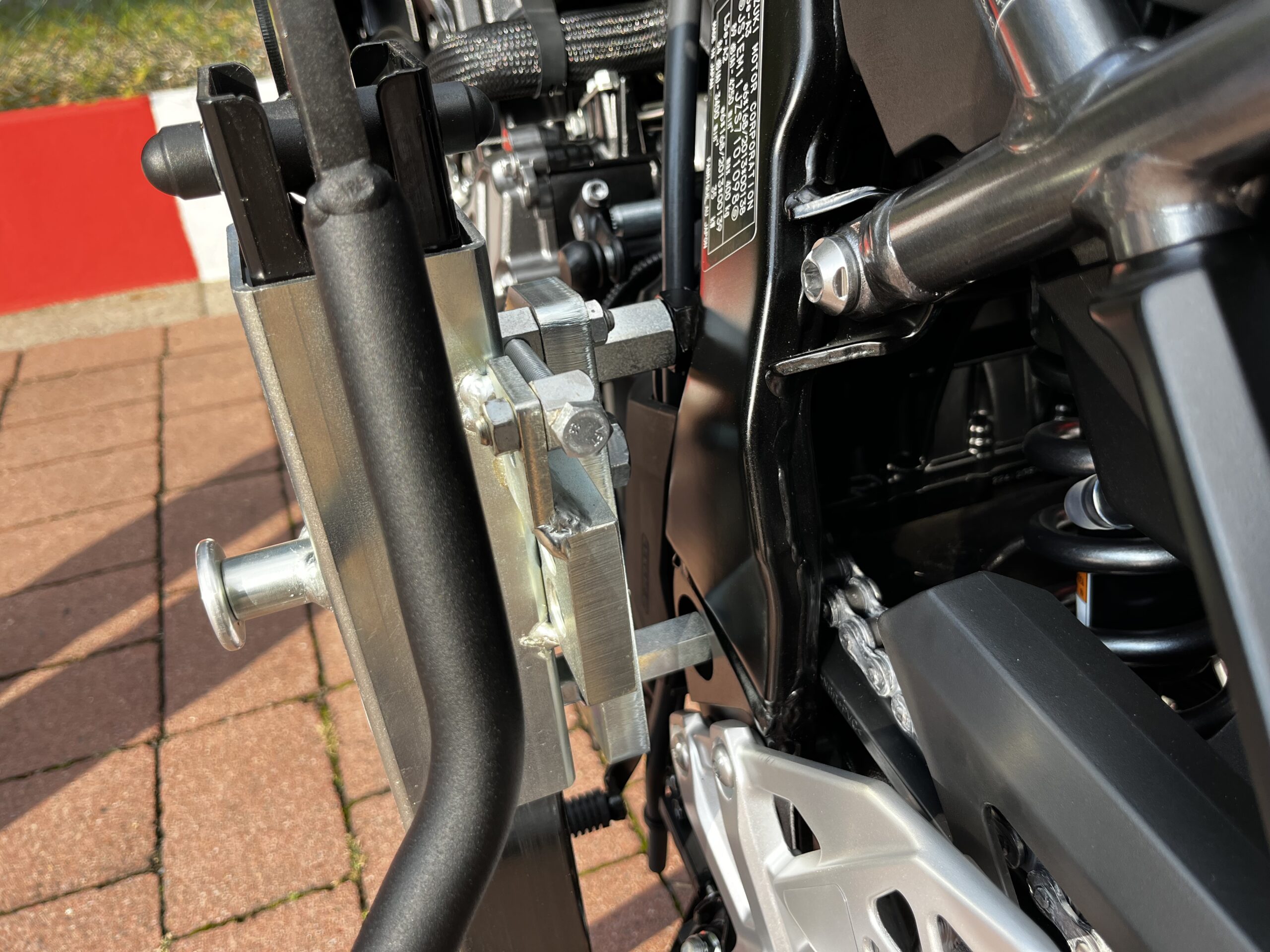 bursig-zentralst-nder-suzuki-gsx-8s-montagest-nder-schwarz image 5