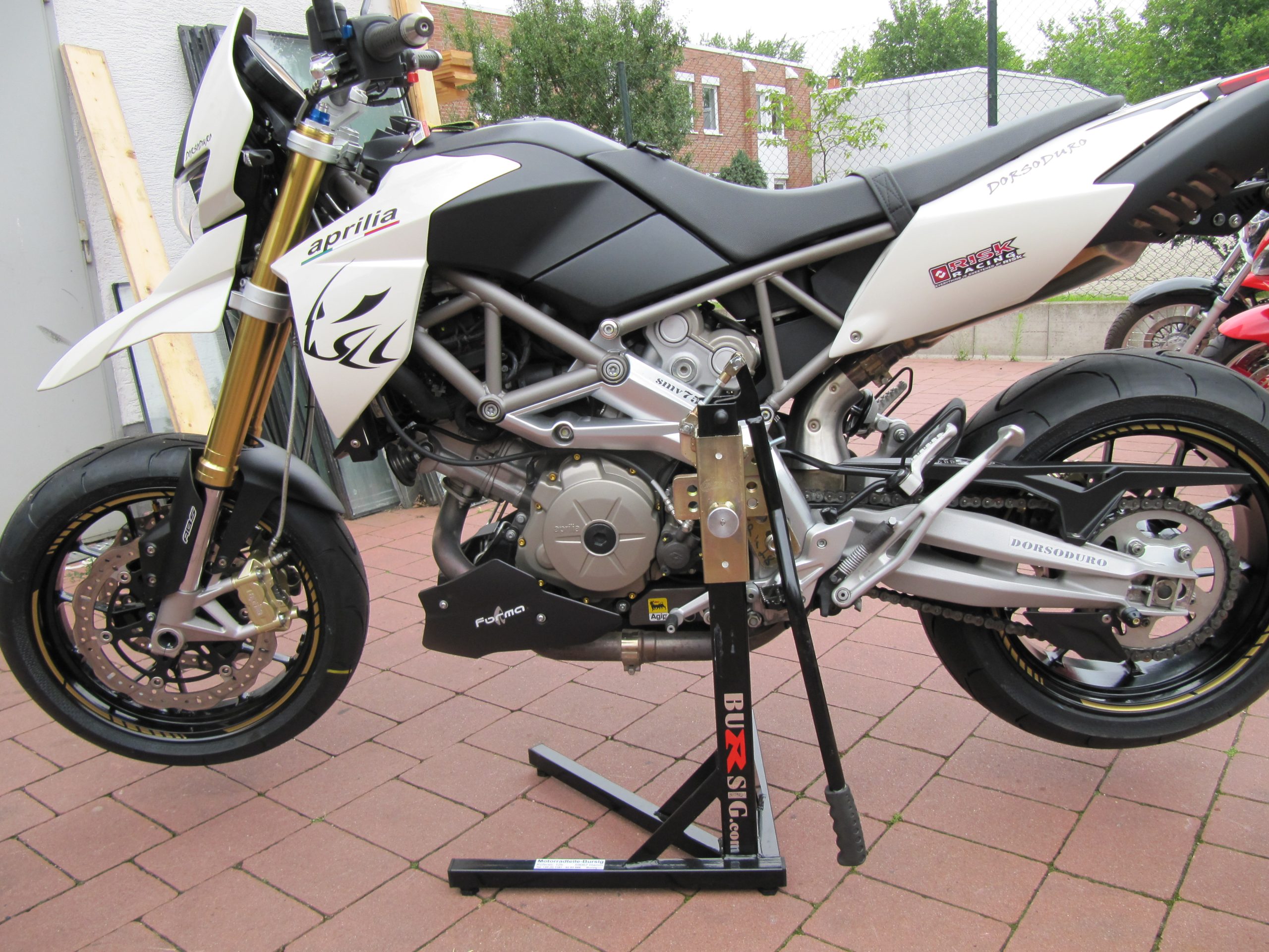 bursig-zentralst-nder-aprilia-smv-750-dorsoduro-montagest-nder-schwarz image 1
