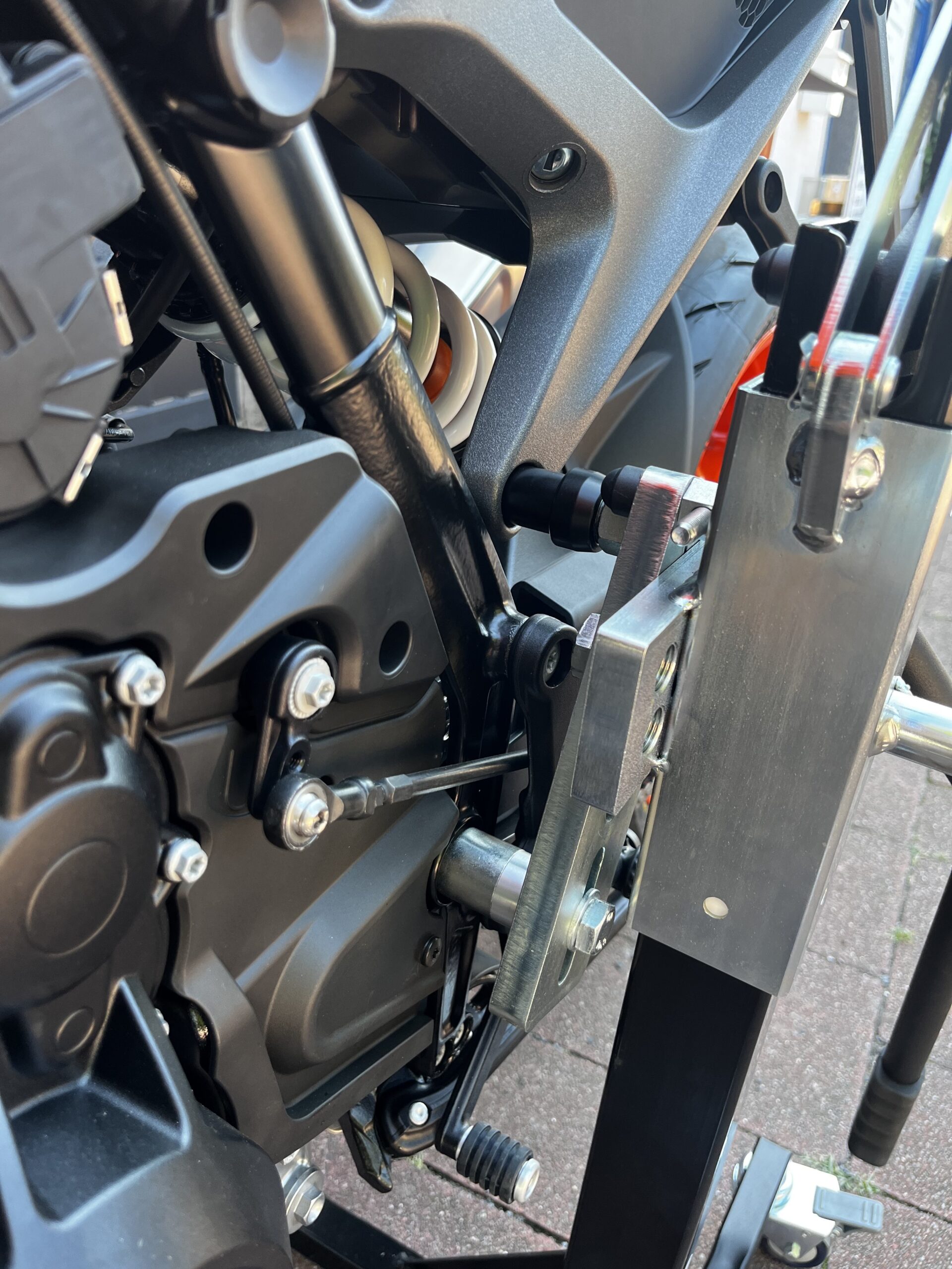 bursig-zentralst-nder-ktm-duke-990-2024-26-schwarz image 2