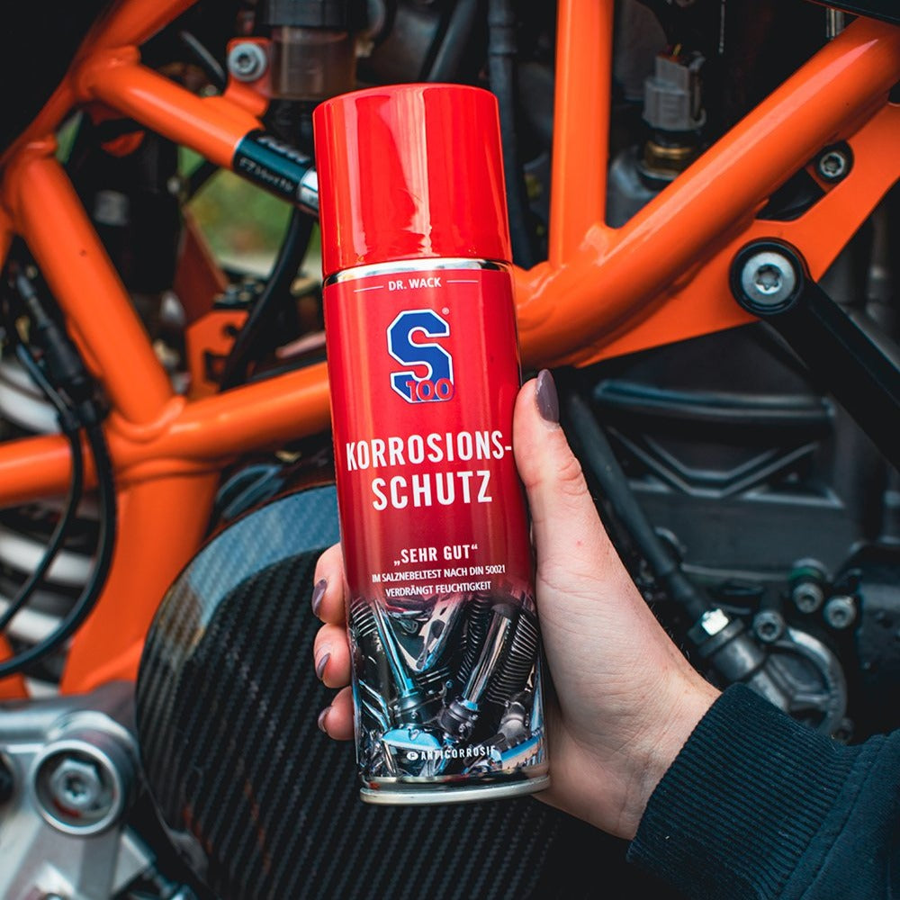 s100-motorrad-korrosions-schutz-spray-300-ml-transparent image 2