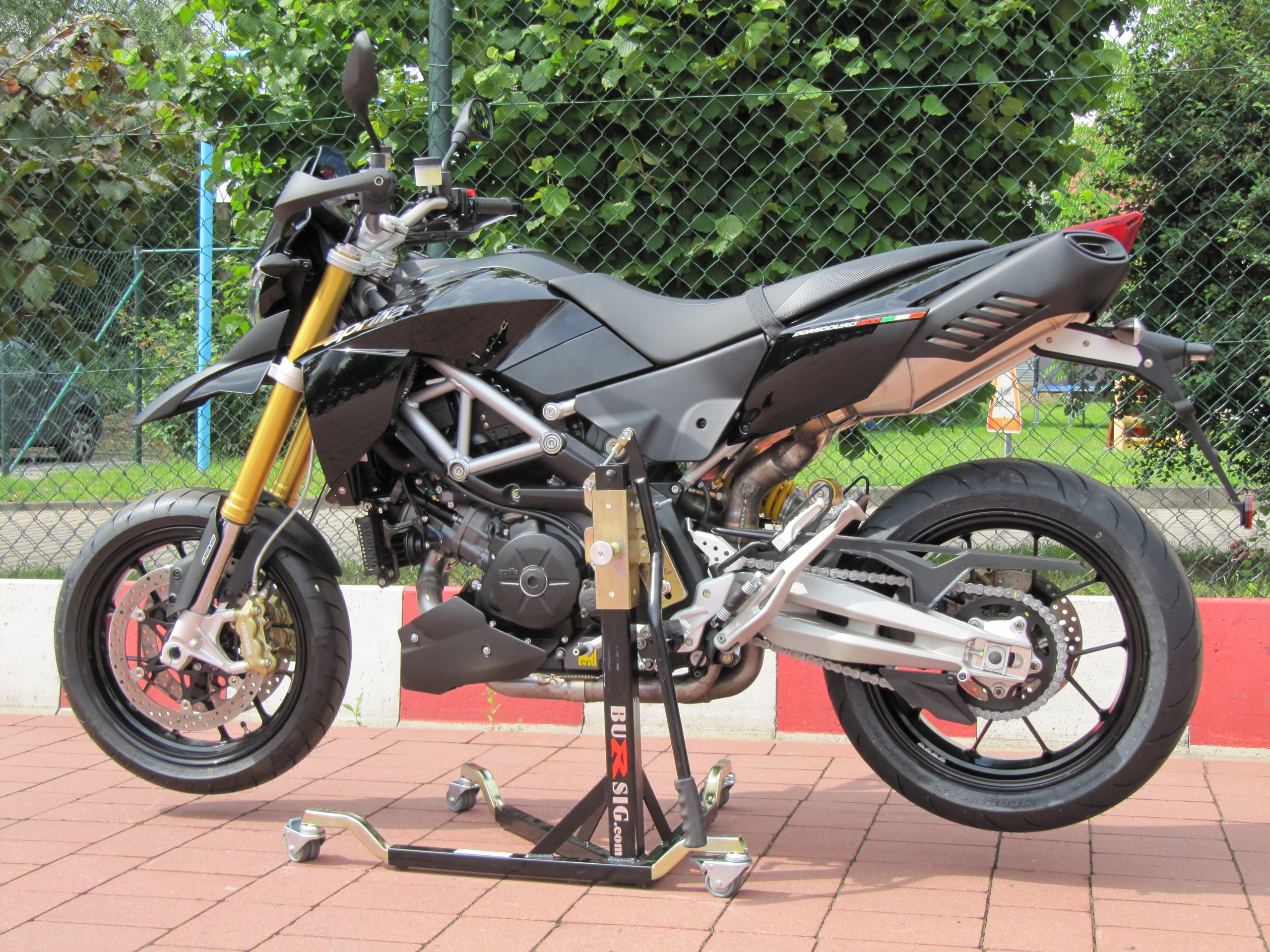 bursig-zentralst-nder-aprilia-dorsoduro-1200-montagest-nder image 1