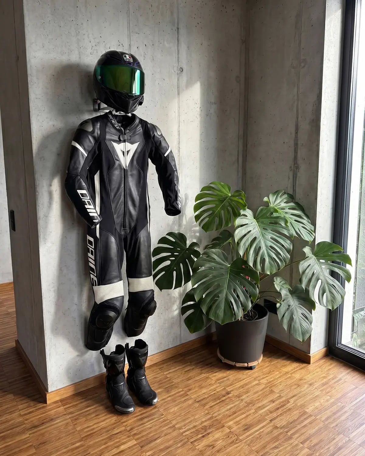 suitbase-pro-v4-midnight-black-motorrad-garderobe-aluminium image 8