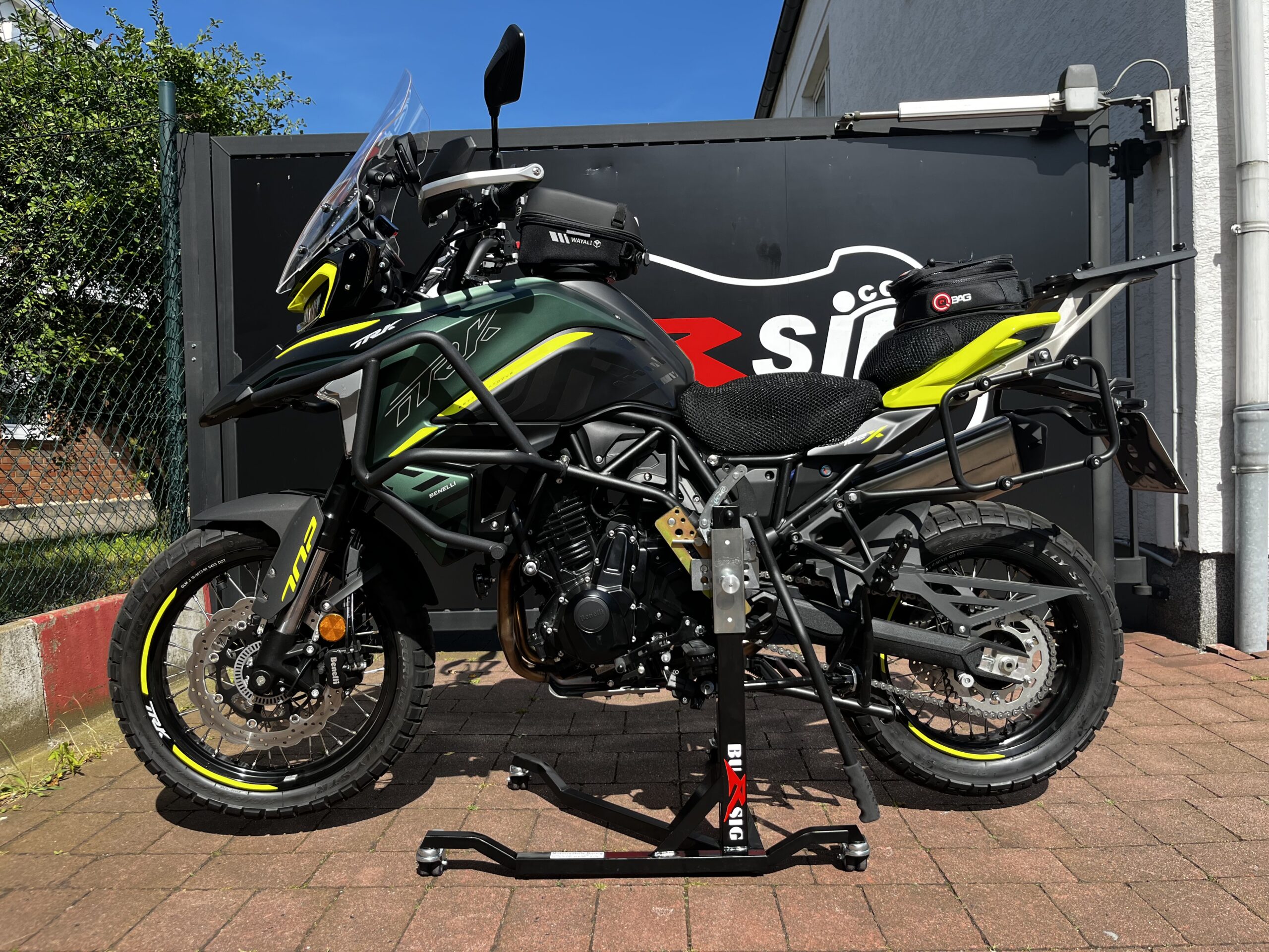 bursig-benelli-trk-702-x-2023-24-zentralst-nder-schwarz-300-kg image 1