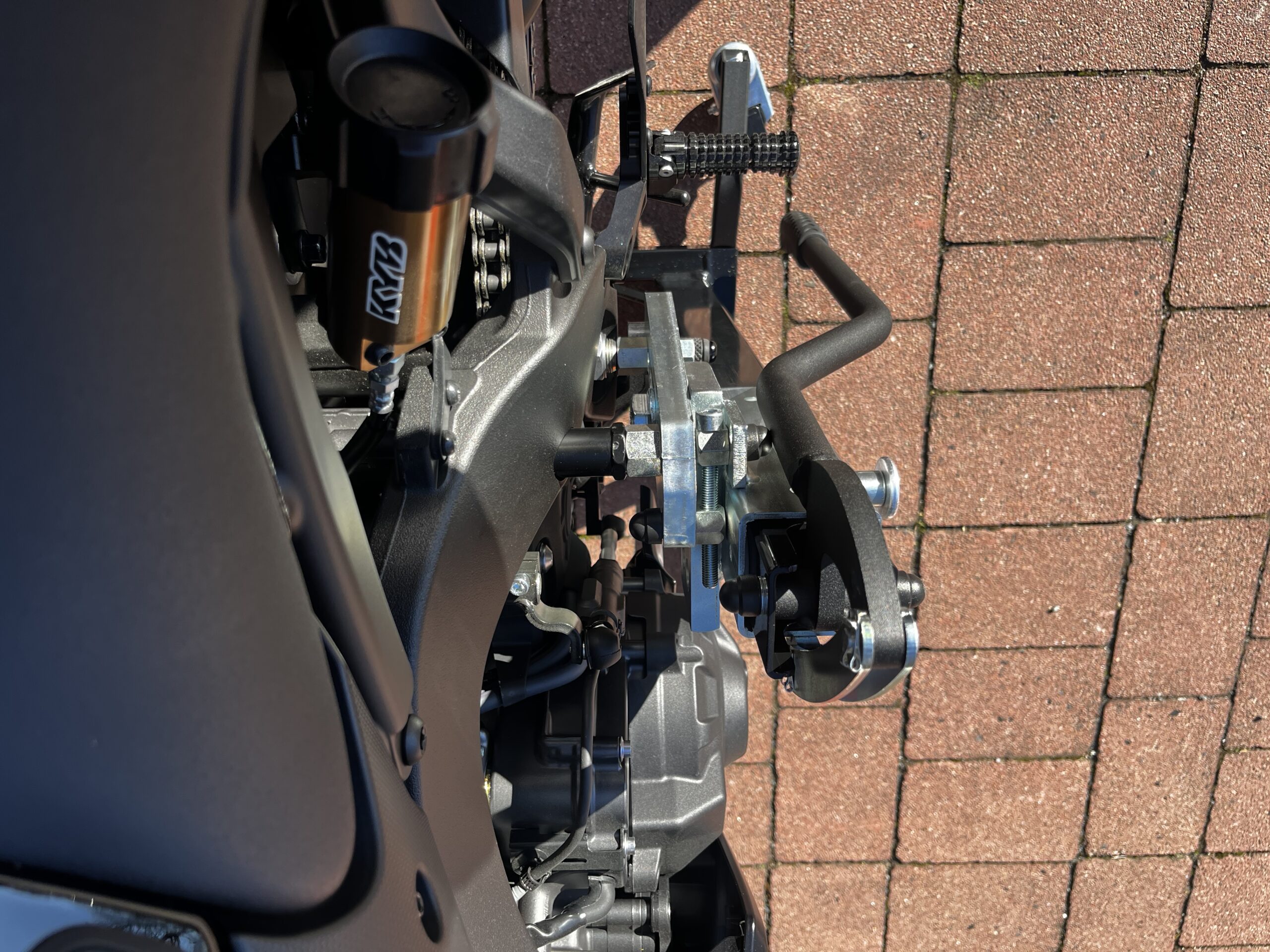 bursig-zentralst-nder-yamaha-yzf-r9-2025-26-montagest-nder-schwarz image 5