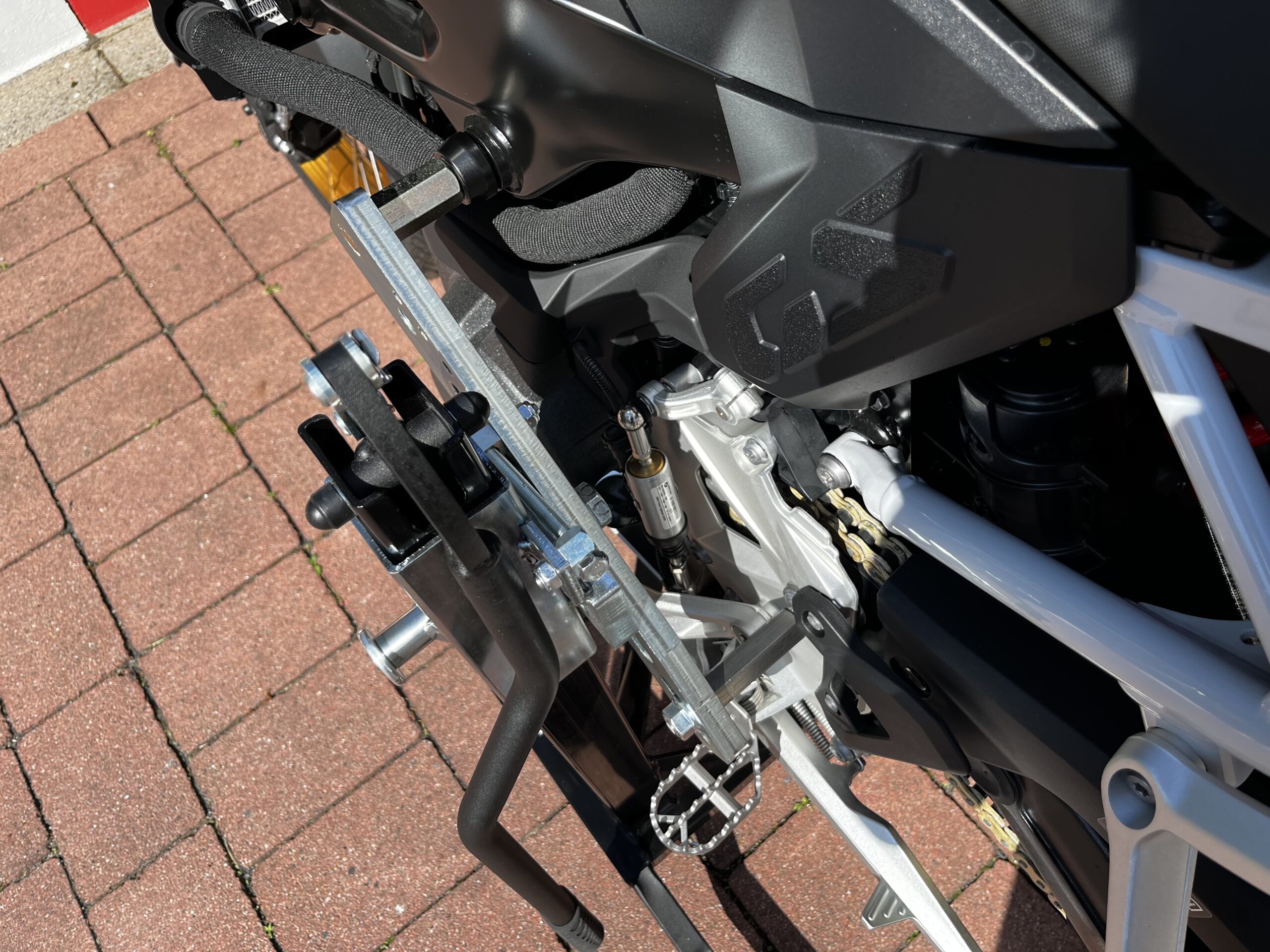 bursig-zentralst-nder-bmw-f900gs-montagest-nder-schwarz-2 image 2