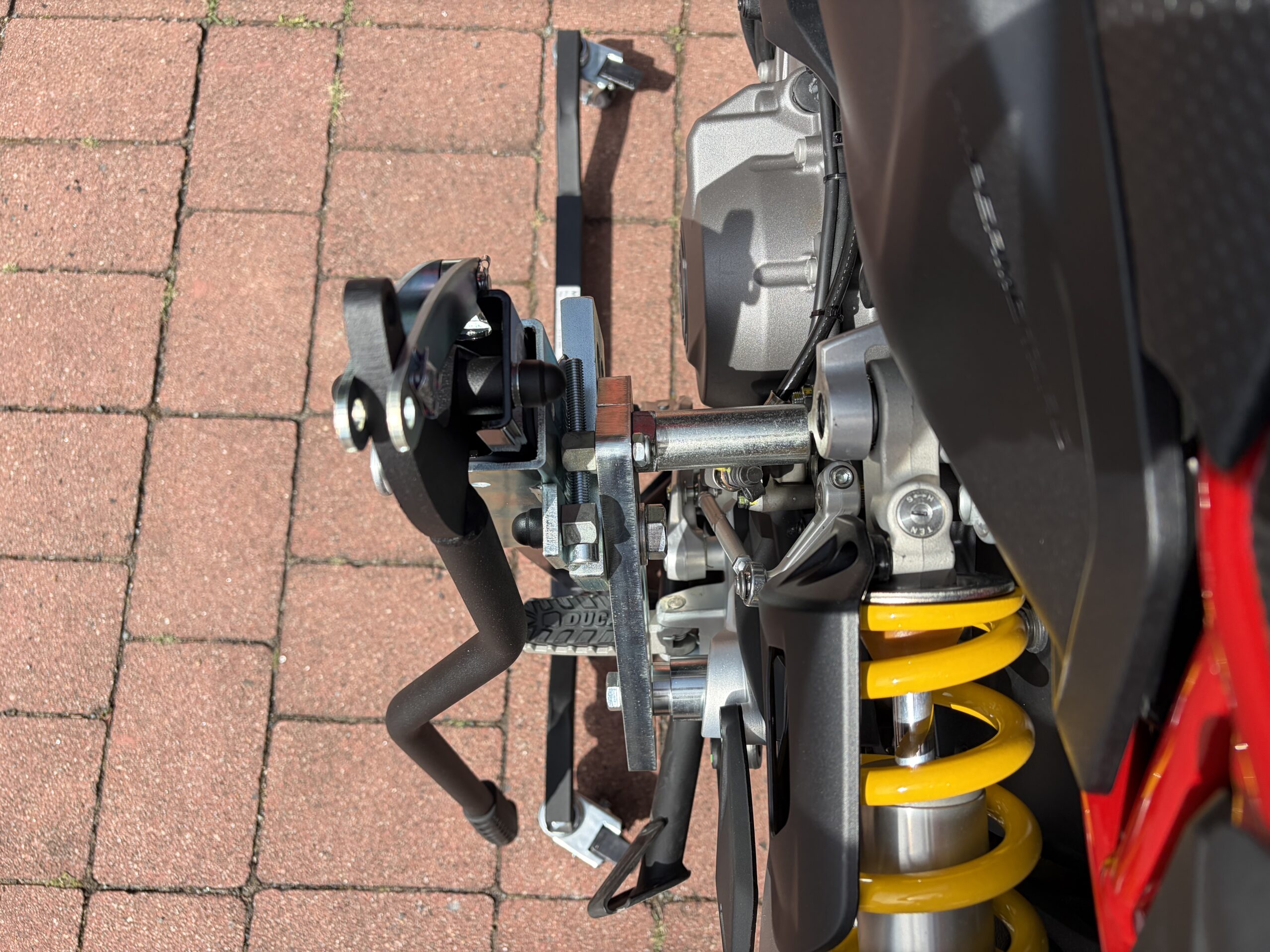 bursig-zentralst-nder-ducati-hypermotard-v2-montagest-nder image 5